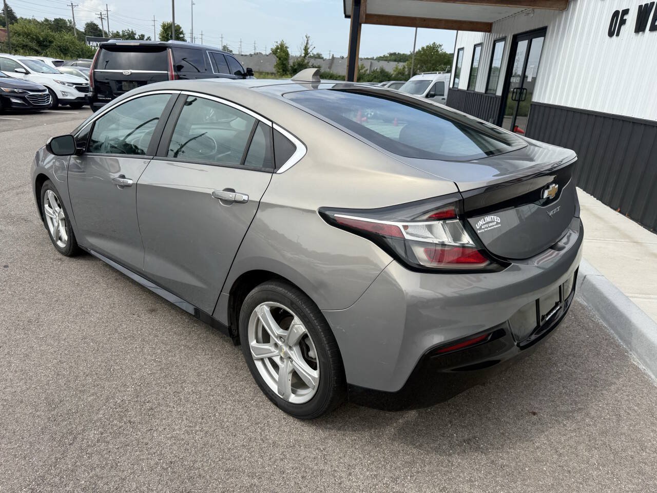 Used 2017 Chevrolet Volt LT FWD image 12