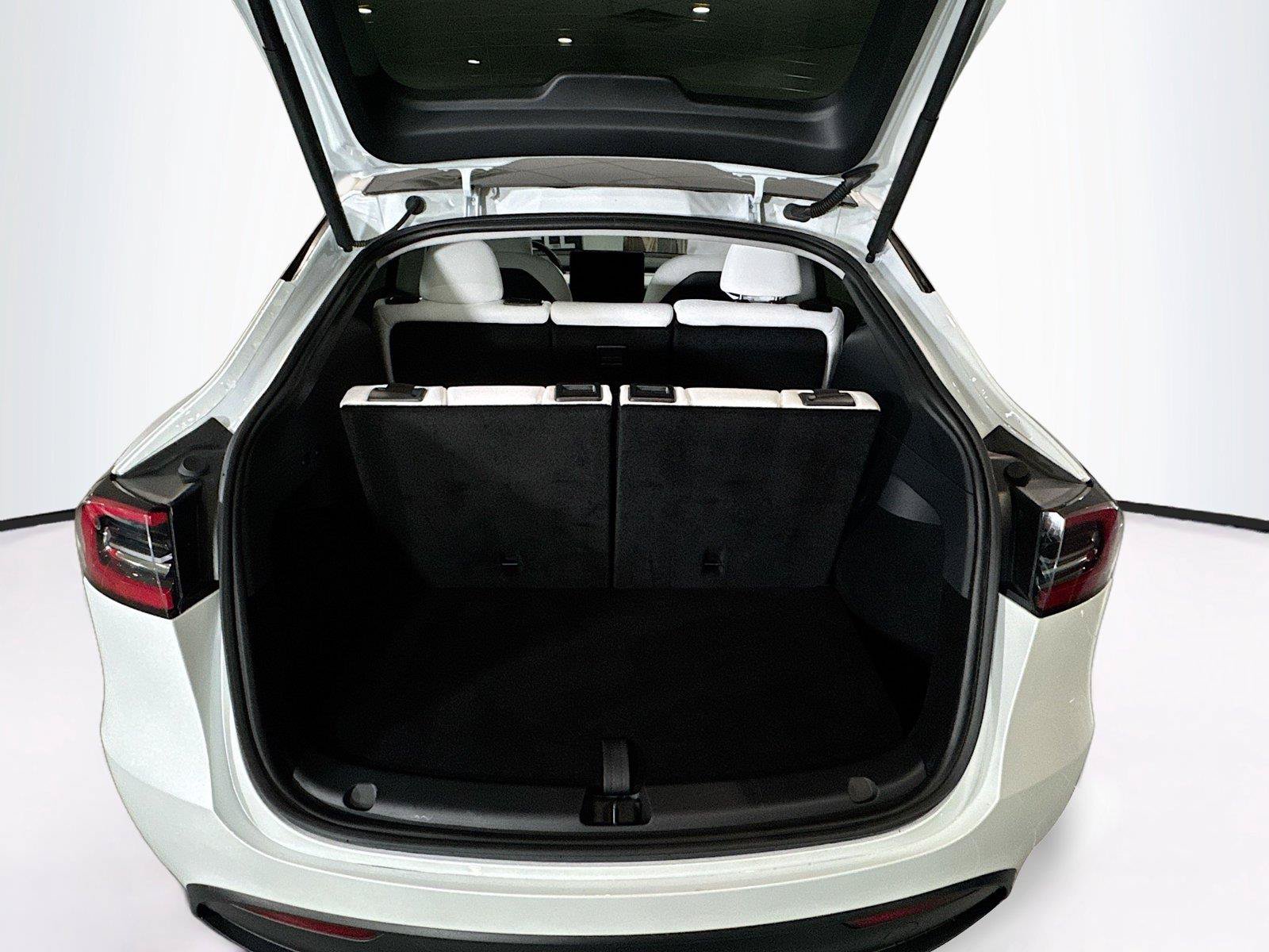 Used 2025 Tesla Model Y Long Range AWD/4WD image 18