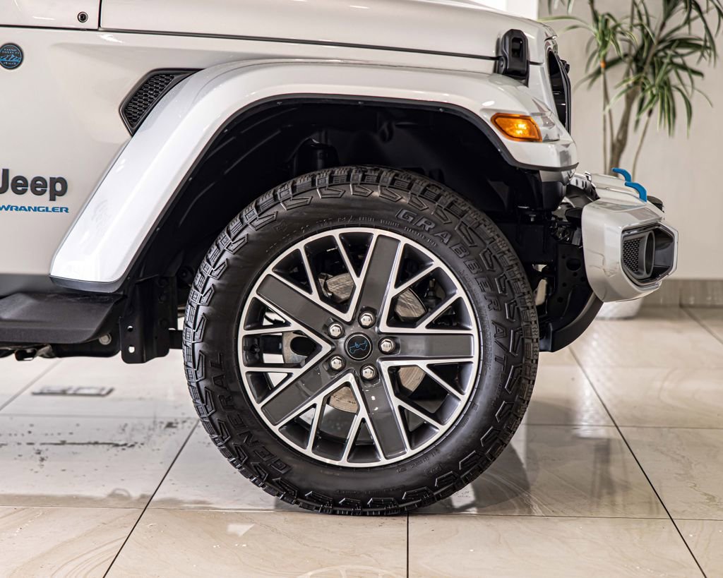 Used 2024 Jeep Wrangler High Altitude AWD/4WD image 11
