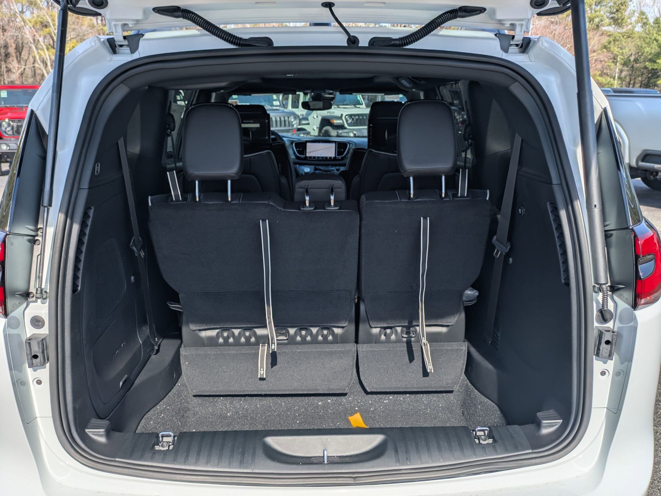 New 2026 Chrysler Pacifica Limited image 28