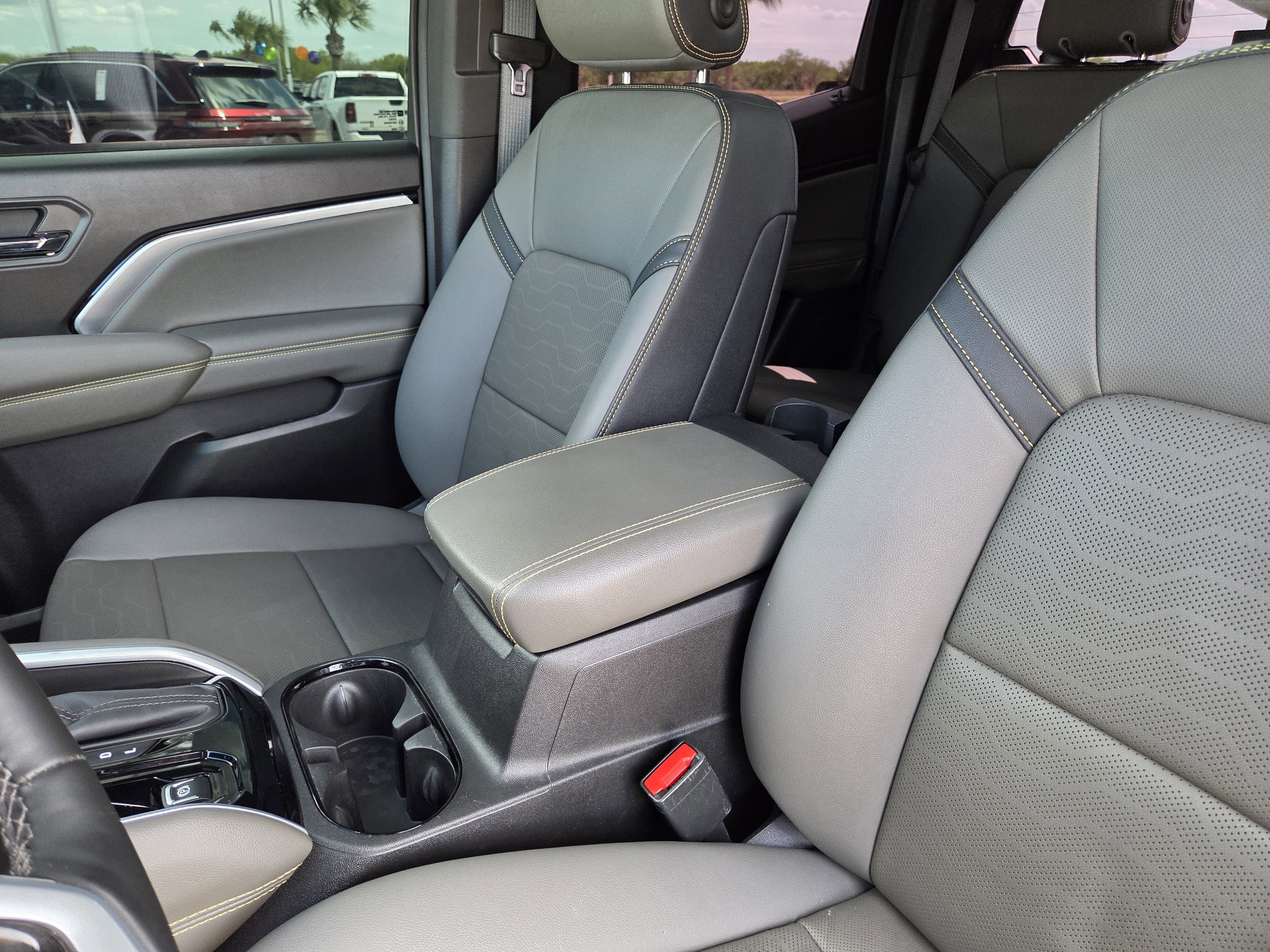 Used 2024 Chevrolet Colorado ZR2 w/ ZR2 Convenience Package III image 28