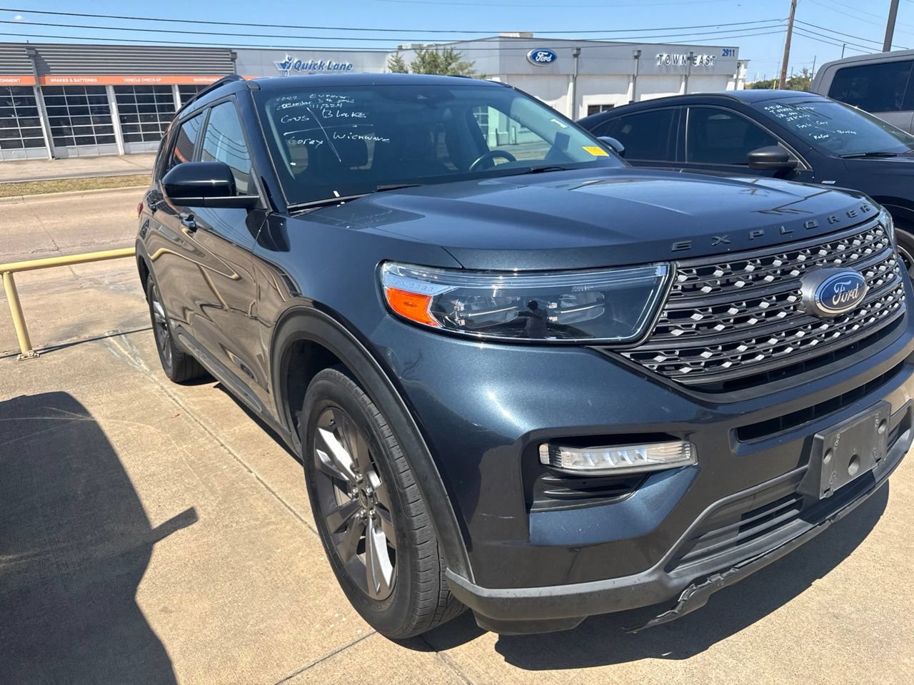 Used 2022 Ford Explorer XLT w/ Equipment Group 202A RWD image 3