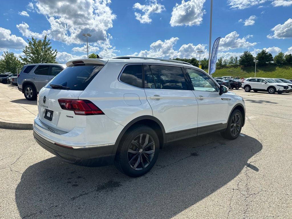 Used 2023 Volkswagen Tiguan SE AWD/4WD image 3