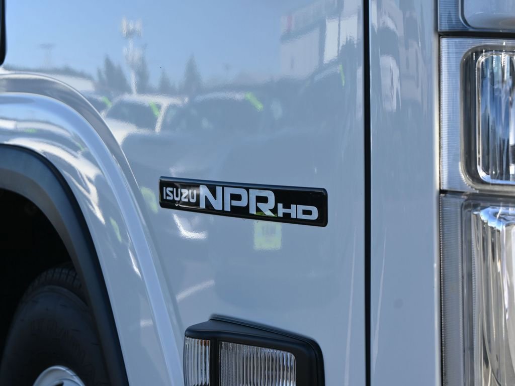 Used 2024 Isuzu NPR image 11