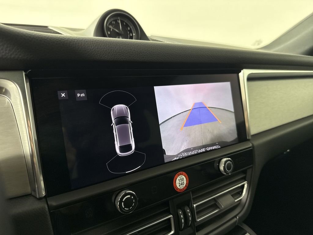 Certified 2025 Porsche Macan image 29