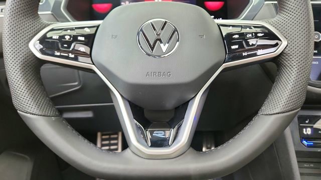 Used 2022 Volkswagen Tiguan SE R-Line image 43