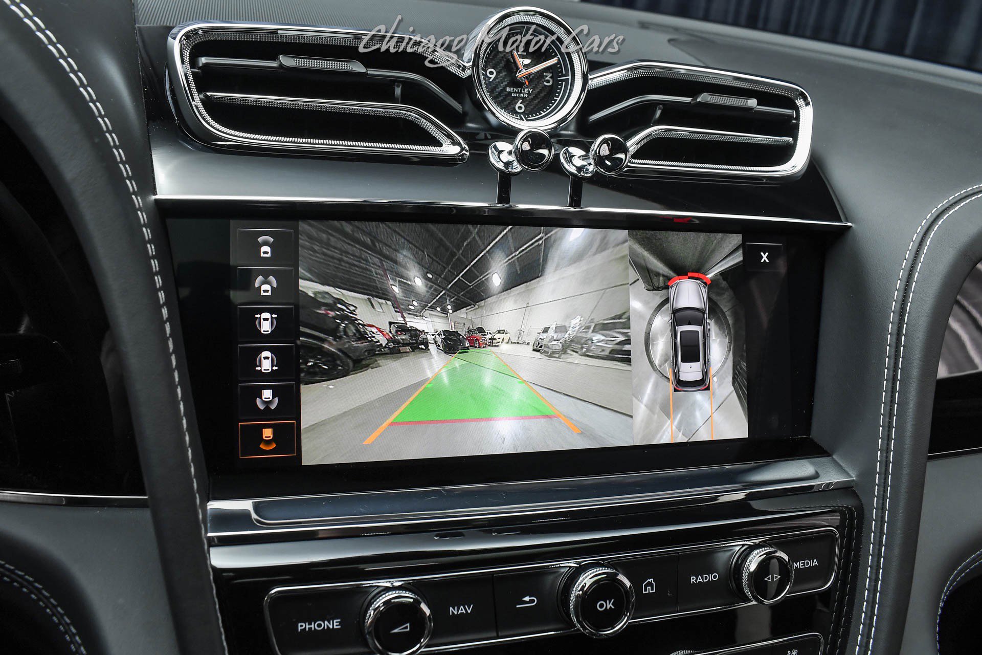 Used 2023 Bentley Bentayga Plug-In Hybrid image 15