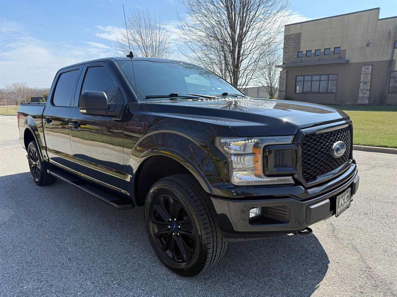 Used 2019 Ford F150 XLT w/ Equipment Group 302A Luxury AWD/4WD image 4