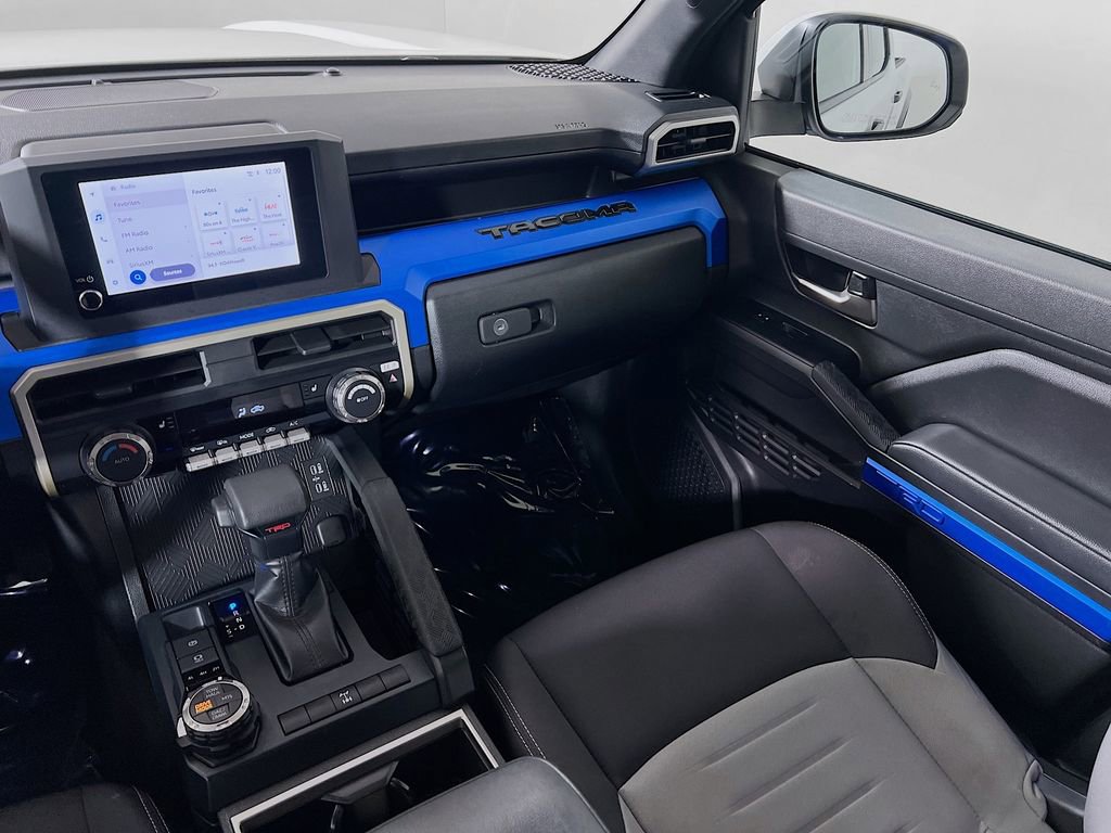 Certified 2025 Toyota Tacoma TRD Off-Road AWD/4WD image 21