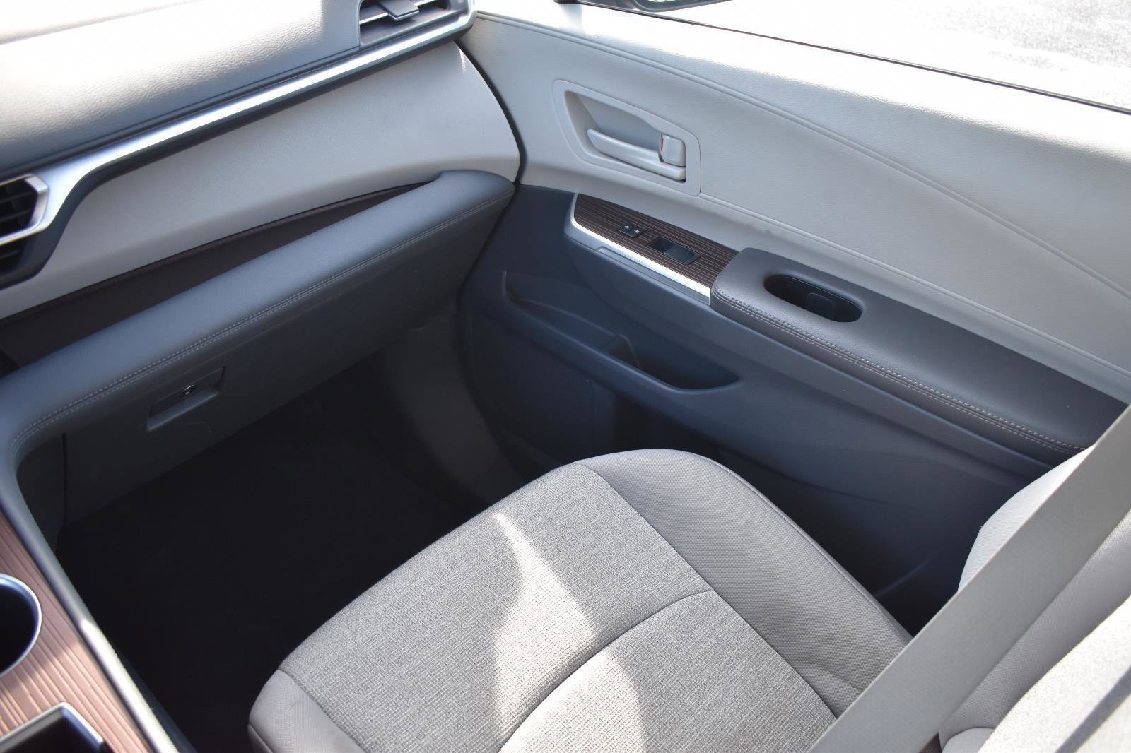 Used 2024 Toyota Sienna LE image 19