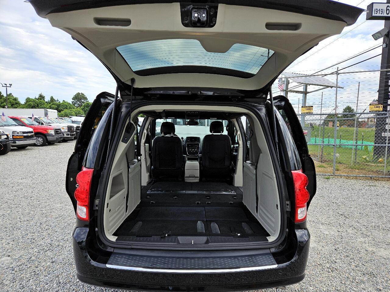 Used 2019 Dodge Grand Caravan SXT image 33
