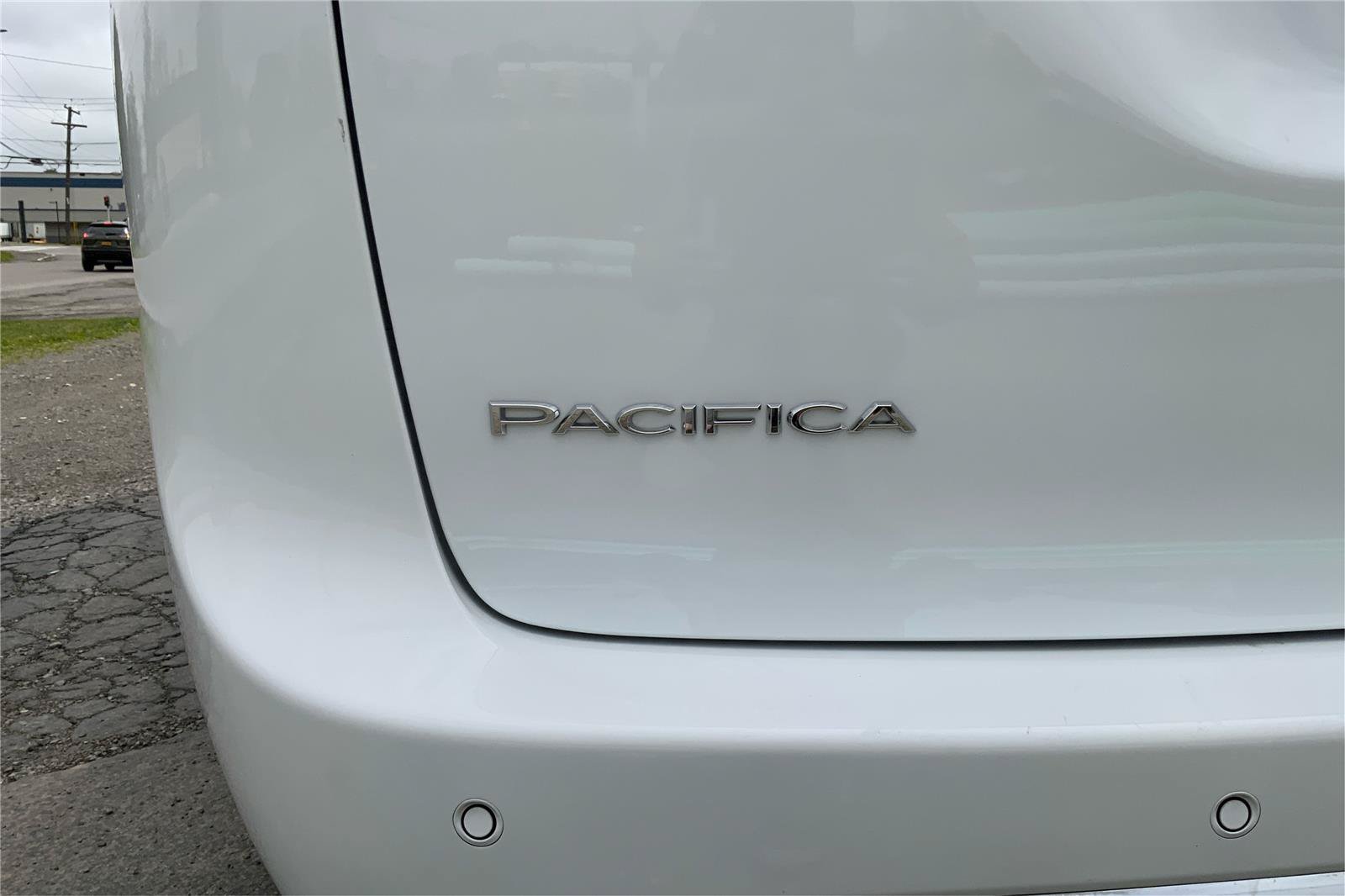 Used 2024 Chrysler Pacifica Touring-L FWD image 24