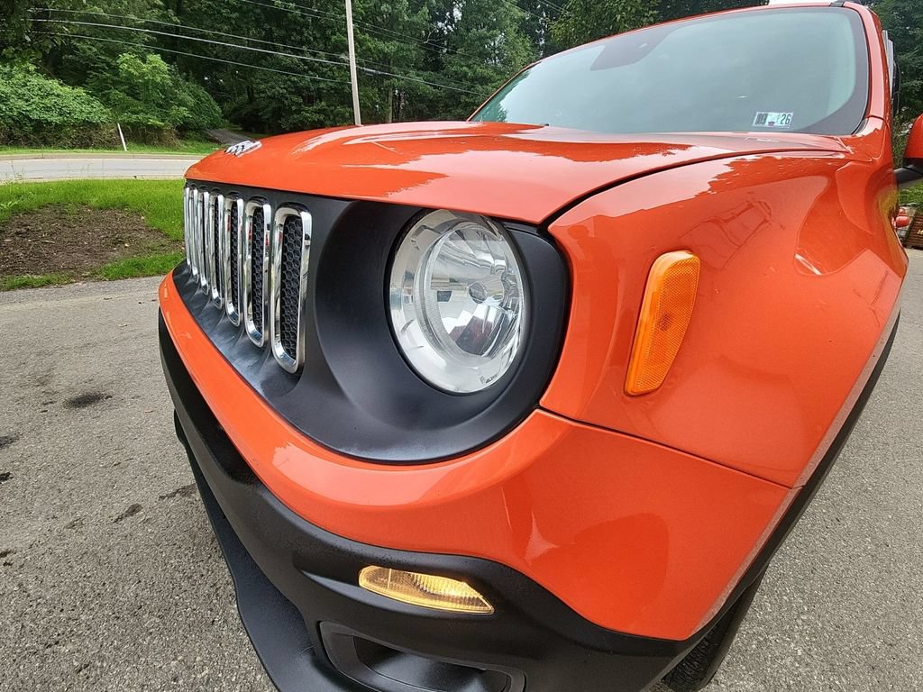 Used 2016 Jeep Renegade Latitude AWD/4WD image 29