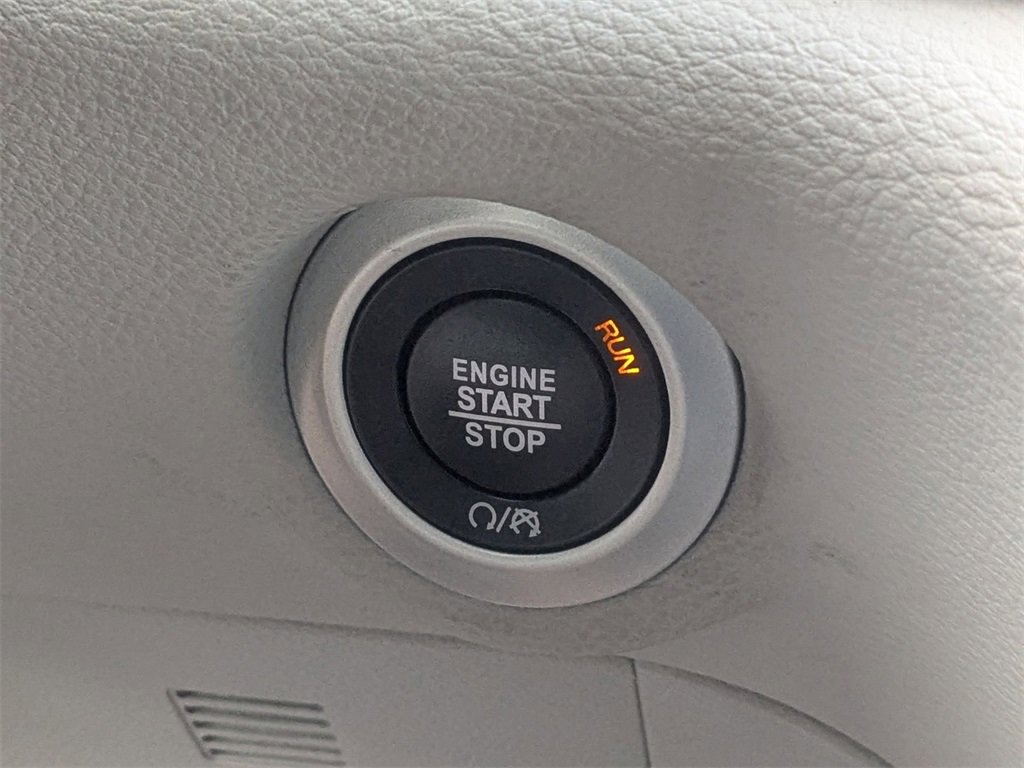 Used 2023 Chrysler Pacifica Limited image 21