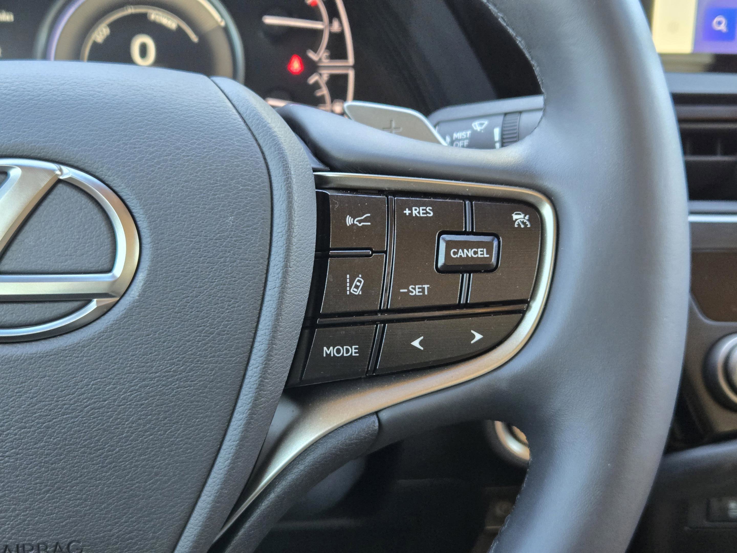 Used 2025 Lexus ES 300h w/ Premium Package FWD image 28