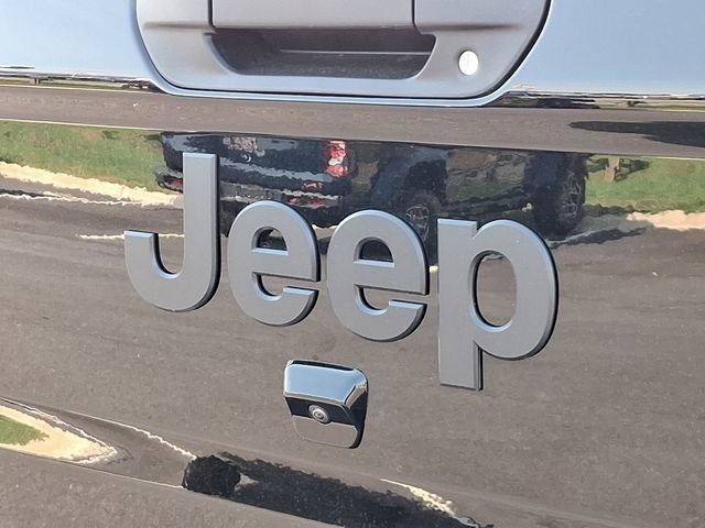 New 2025 Jeep Gladiator Sport image 10