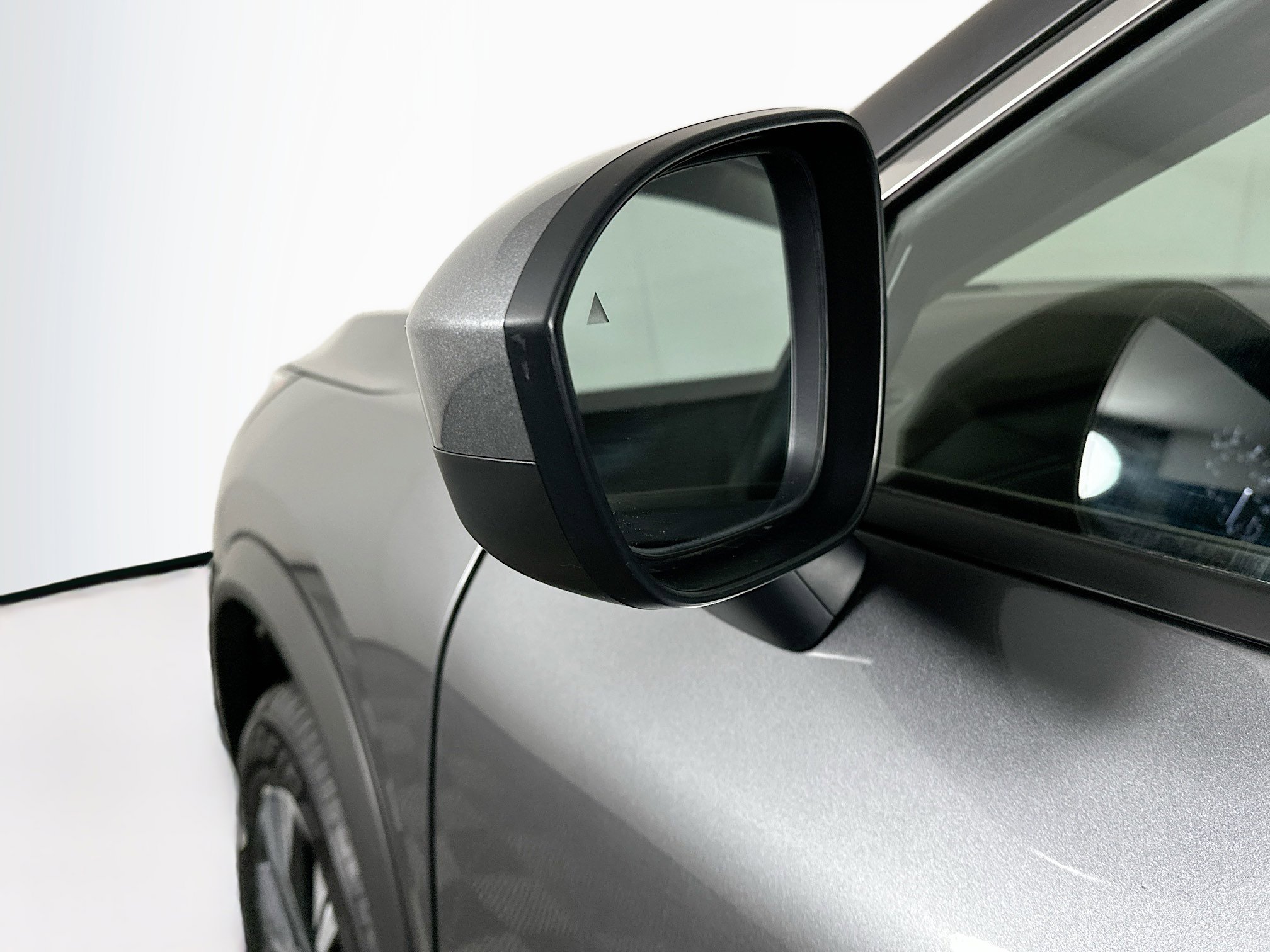 Used 2023 Nissan Rogue SV image 16