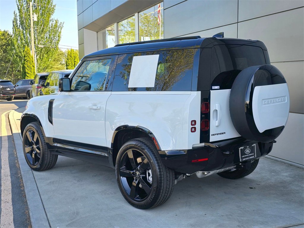 New 2025 Land Rover Defender 90 X-Dynamic SE image 5