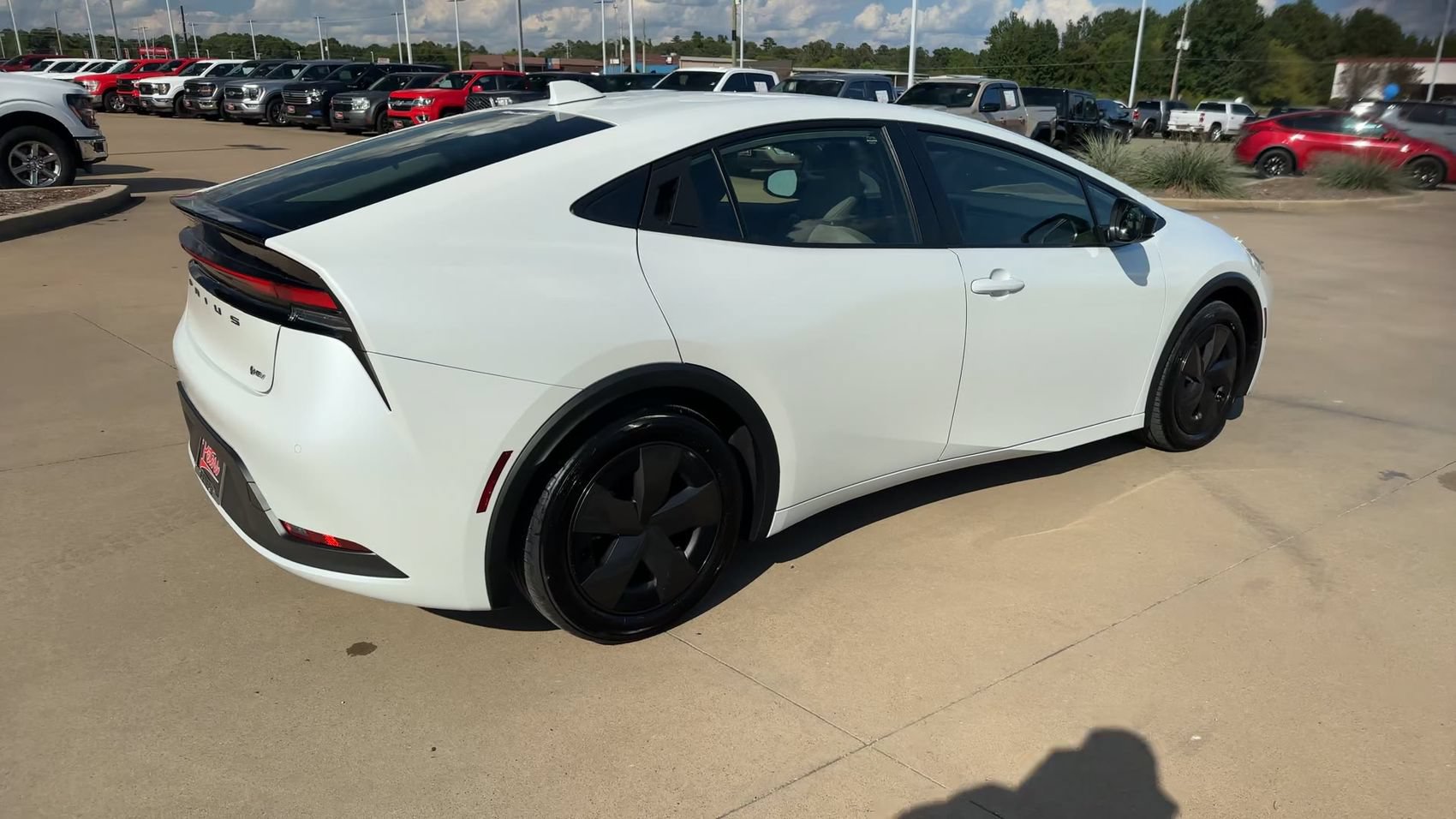 Used 2025 Toyota Prius LE FWD image 9