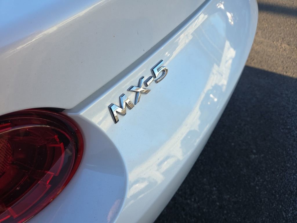 Used 2021 MAZDA MX-5 Miata RF Grand Touring image 11