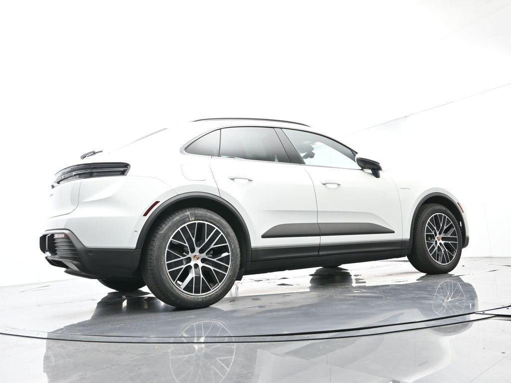 Certified 2025 Porsche Macan Electric image 52