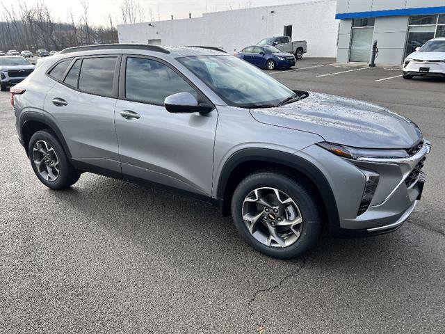 New 2026 Chevrolet Trax LT w/ Driver Confidence Package image 8