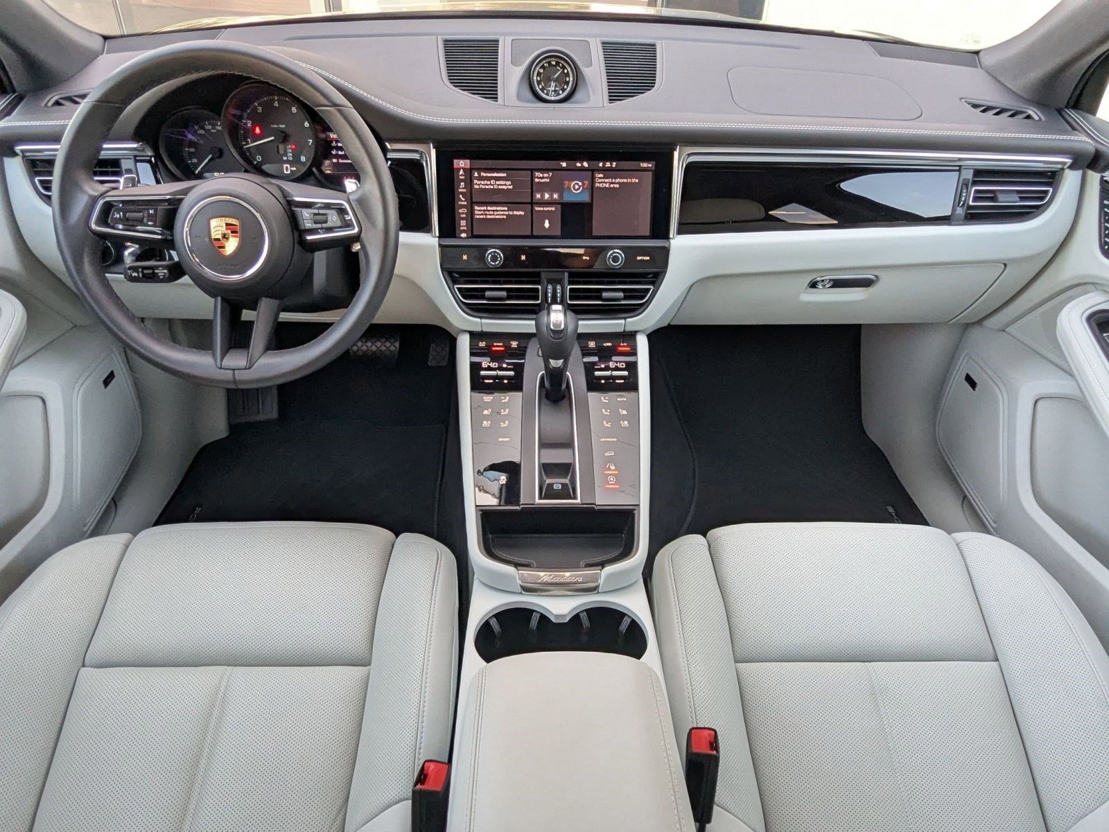 Certified 2025 Porsche Macan image 22