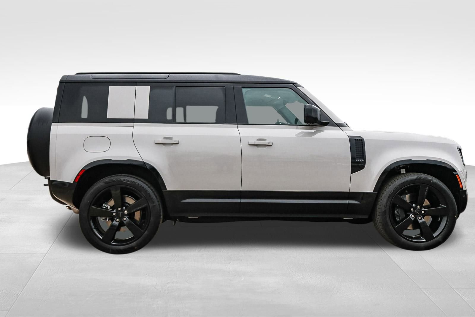 New 2026 Land Rover Defender 110 X-Dynamic SE image 4