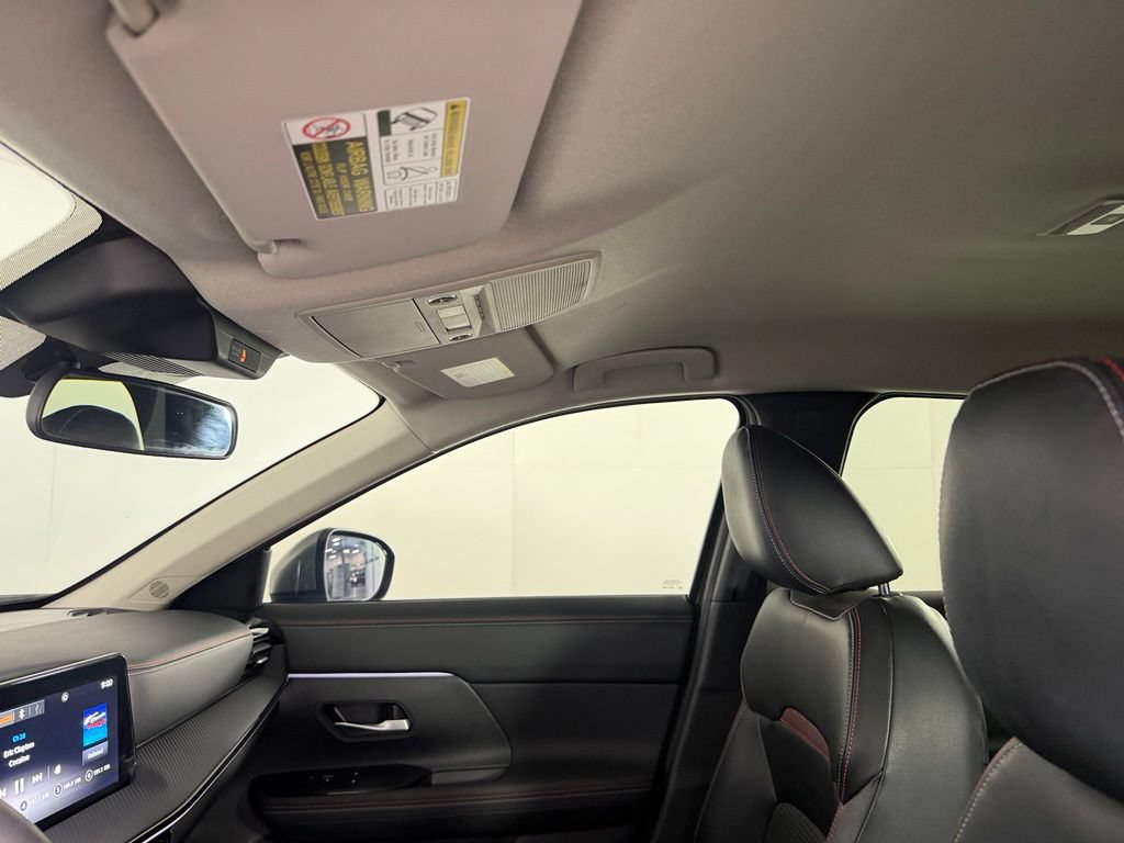 Used 2025 Nissan Kicks SR AWD/4WD image 16
