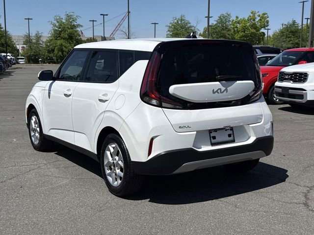 Used 2025 Kia Soul LX w/ LX Technology Package image 4