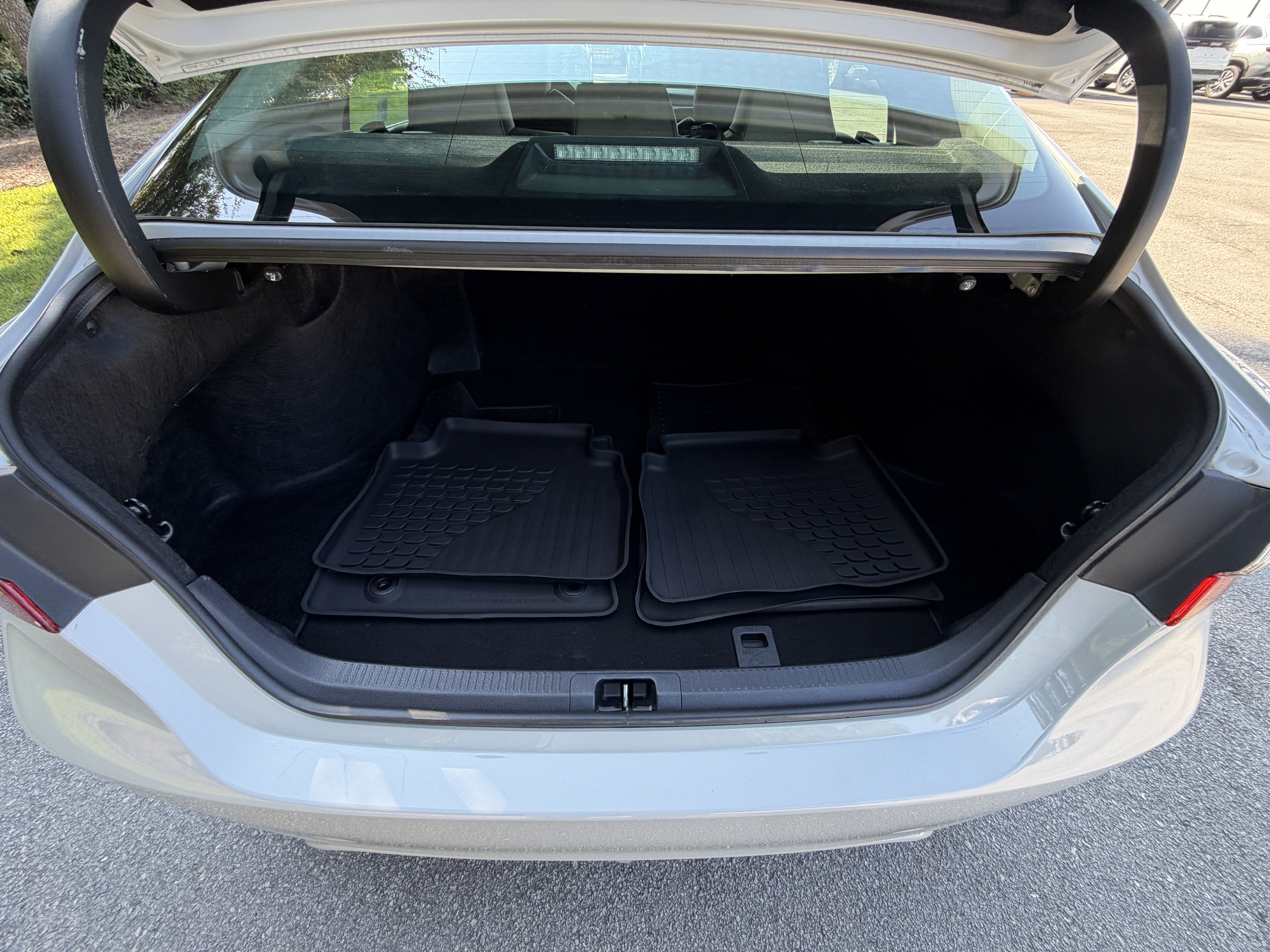 Used 2024 Toyota Camry SE w/ Convenience Package FWD image 4