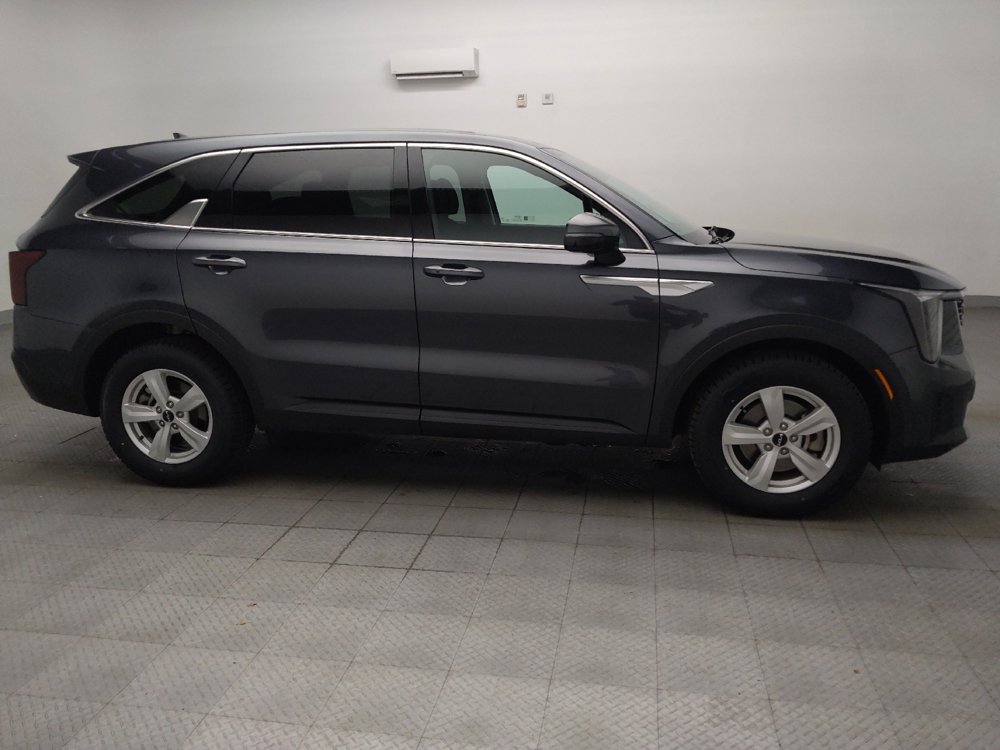 Used 2024 Kia Sorento LX FWD image 11