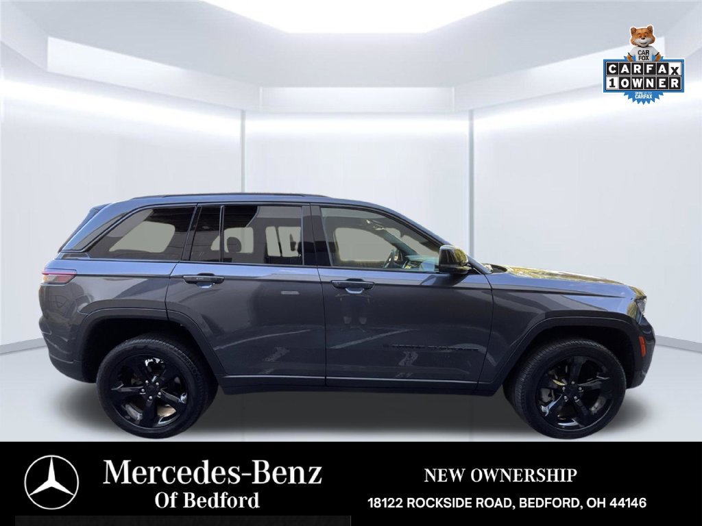 Used 2025 Jeep Grand Cherokee Limited w/ Black Appearance Package AWD/4WD image 8
