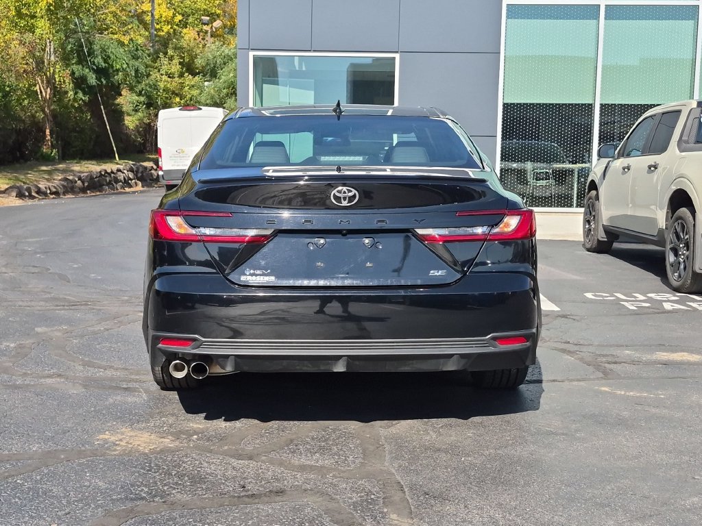 Used 2025 Toyota Camry SE FWD image 4