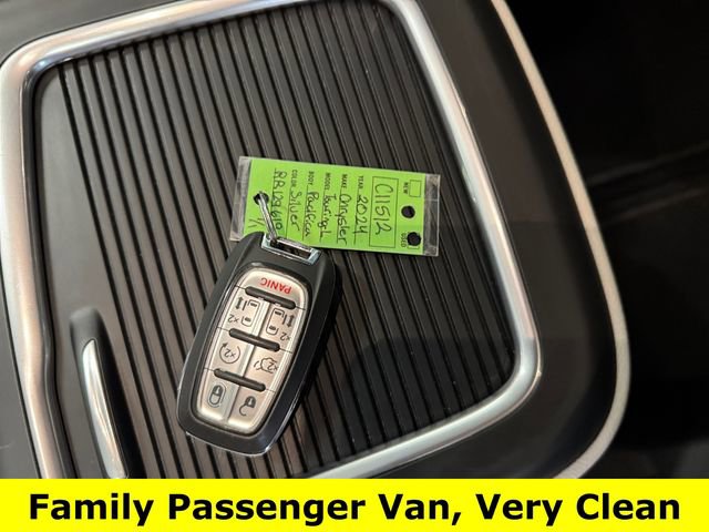 Used 2024 Chrysler Pacifica Touring-L FWD image 25