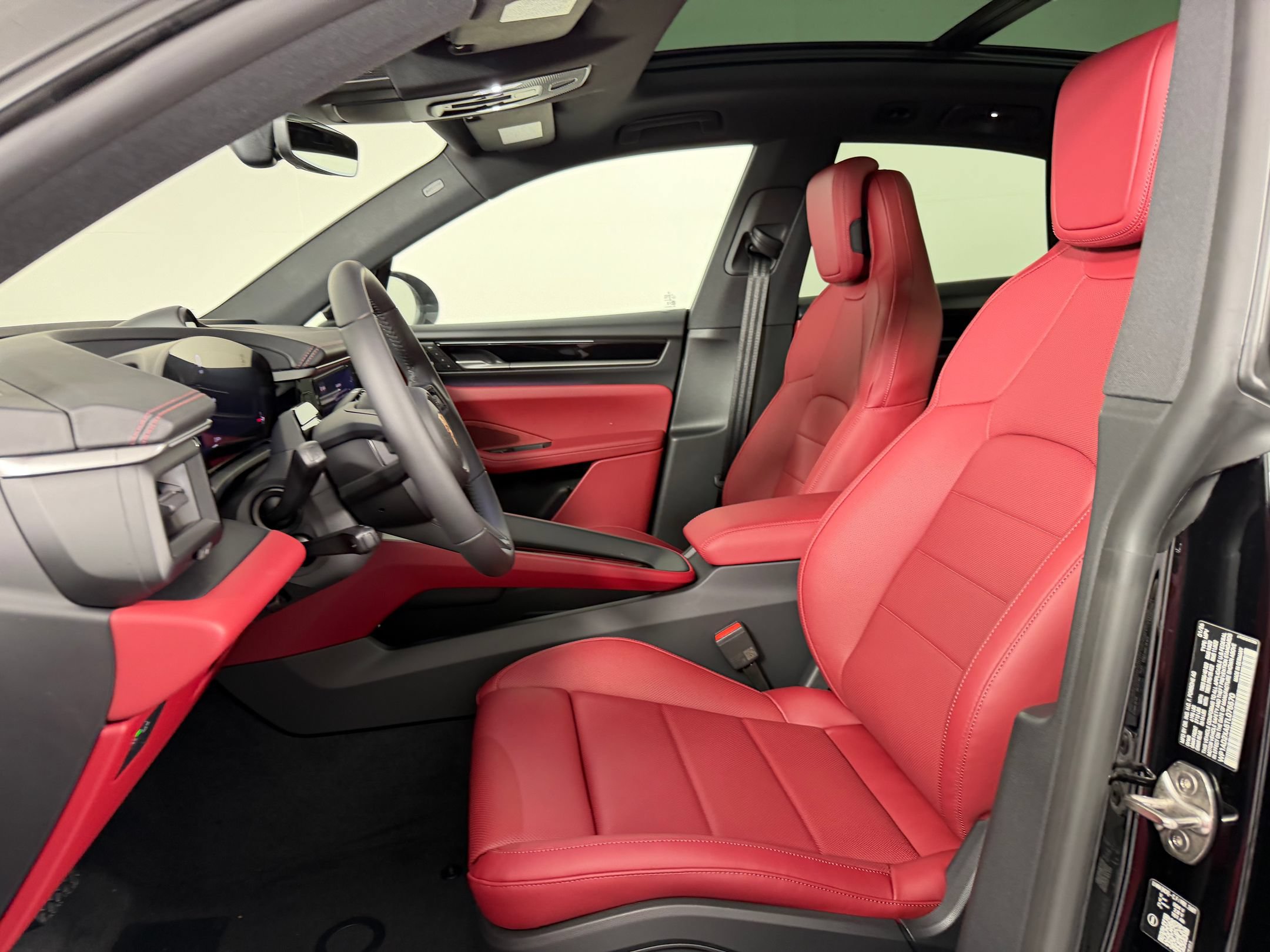 Certified 2026 Porsche Macan Electric RWD image 5