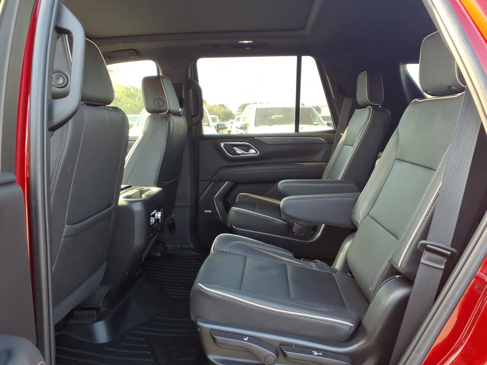 Used 2023 GMC Yukon SLT w/ SLT Premium Package image 22