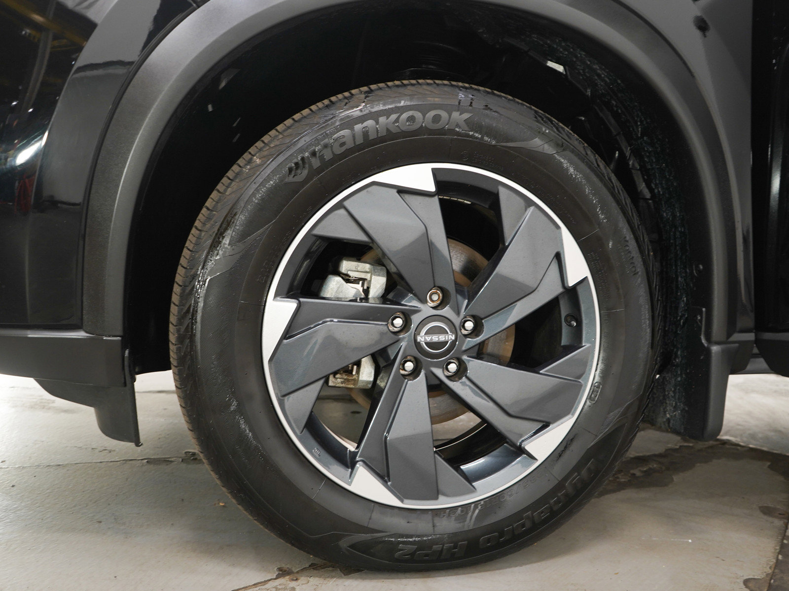 Used 2024 Nissan Rogue SV w/ SV Premium Package image 31