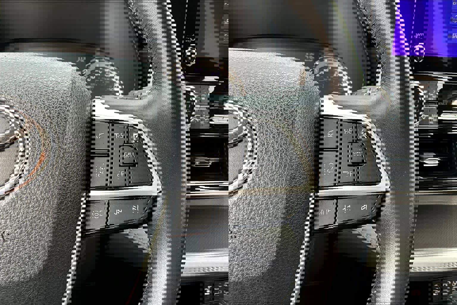 Used 2023 Toyota Highlander LE image 25