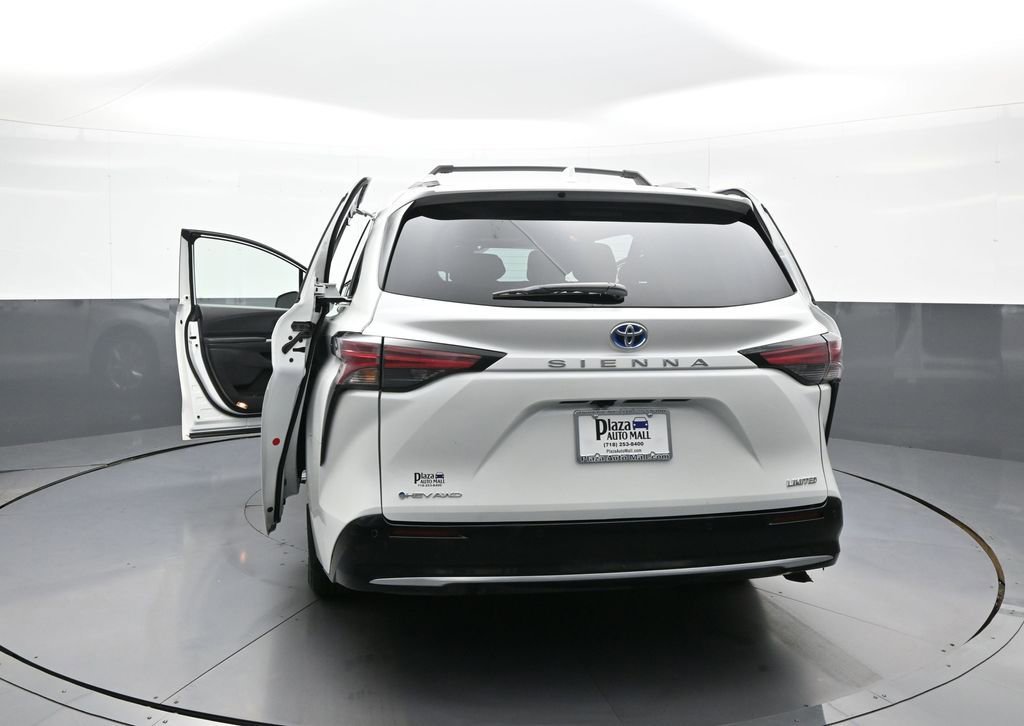 Certified 2025 Toyota Sienna Limited image 49