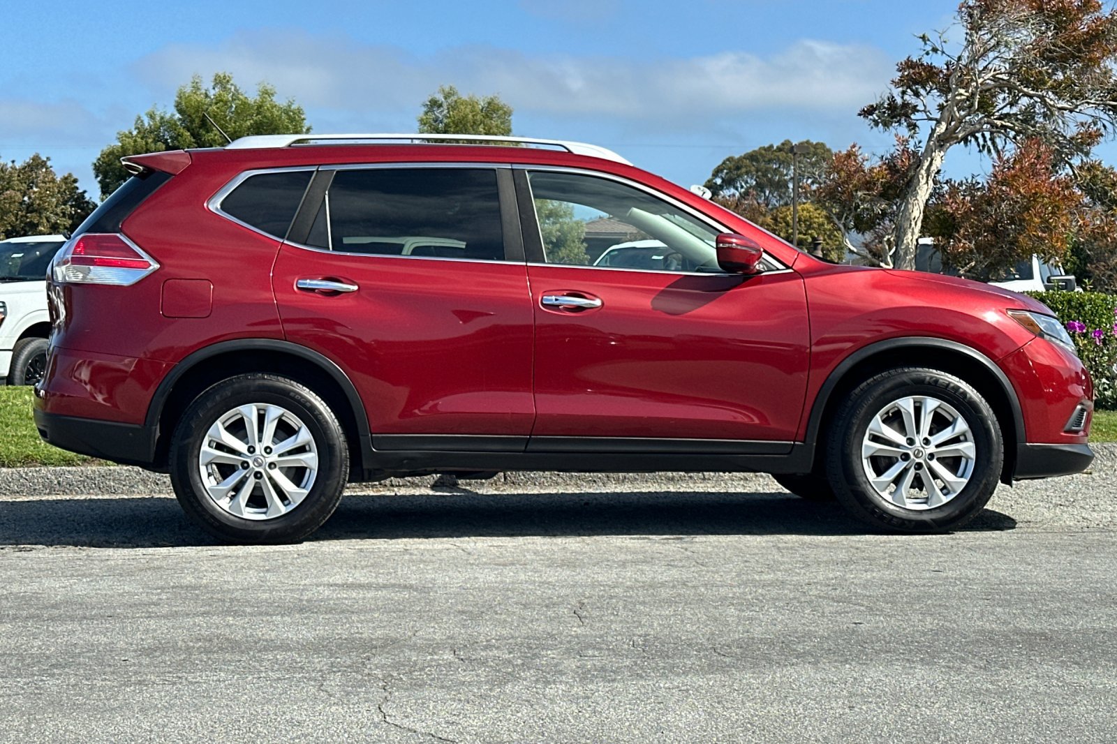 Used 2016 Nissan Rogue SV FWD image 6
