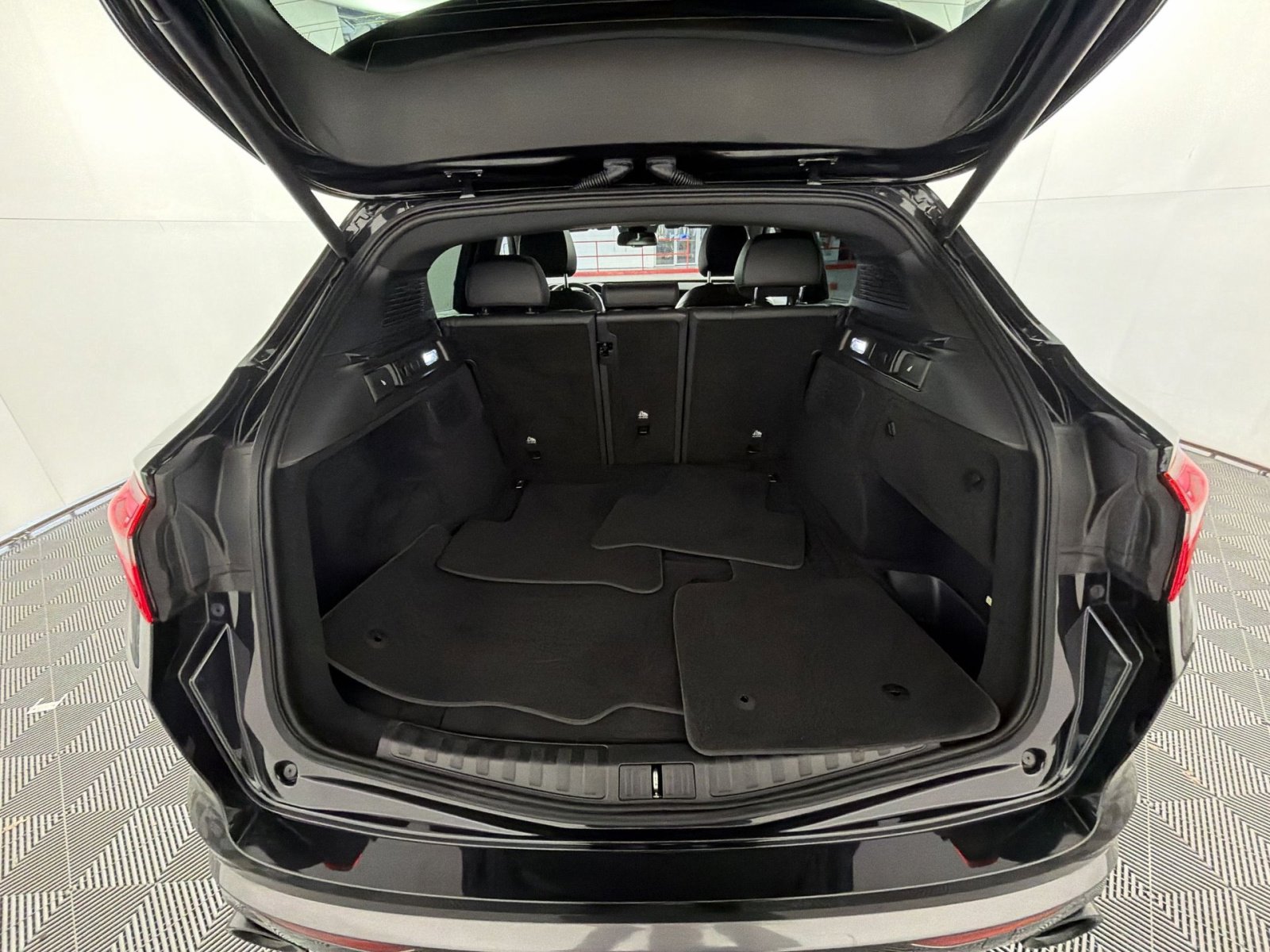 Used 2023 Alfa Romeo Stelvio Ti image 26