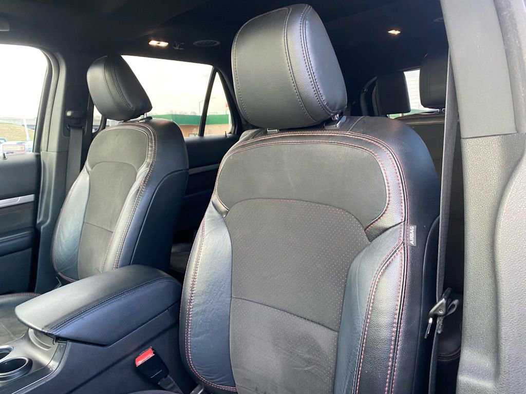 Used 2018 Ford Explorer XLT w/ Equipment Group 202A image 11