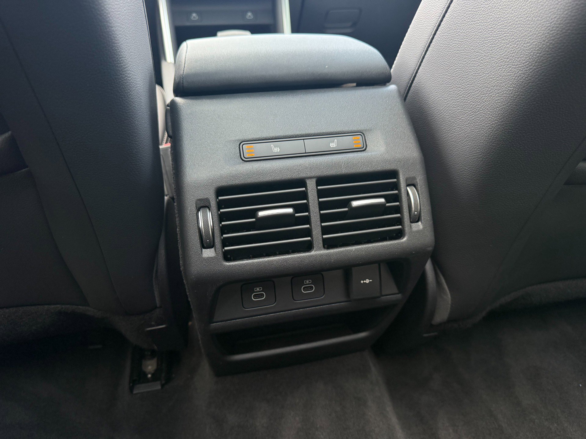 Used 2024 Land Rover Discovery Sport Dynamic SE image 24