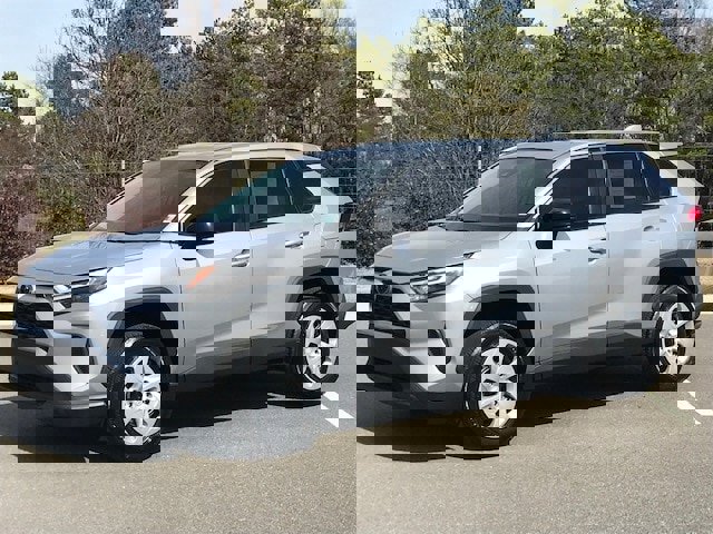 Used 2023 Toyota RAV4 LE video 1