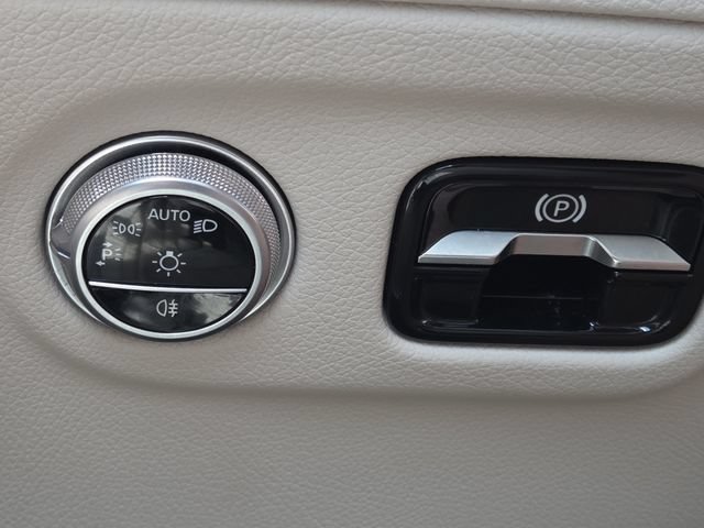 Used 2023 Mercedes-Benz EQS 580 4MATIC SUV image 12