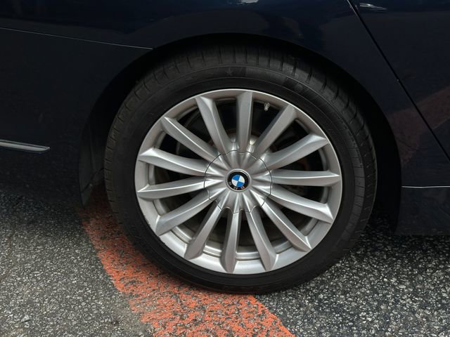 Used 2017 BMW 740i image 10