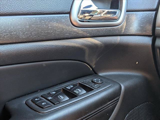 Used 2018 Jeep Grand Cherokee Altitude RWD image 3