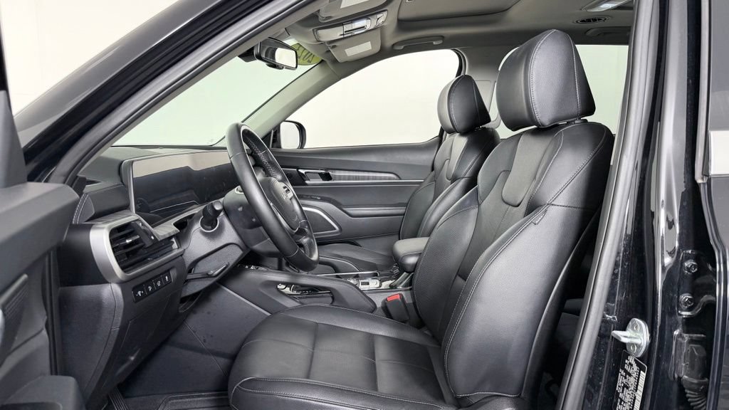 Used 2023 Kia Telluride EX w/ EX Captain's Chair Package AWD/4WD image 16