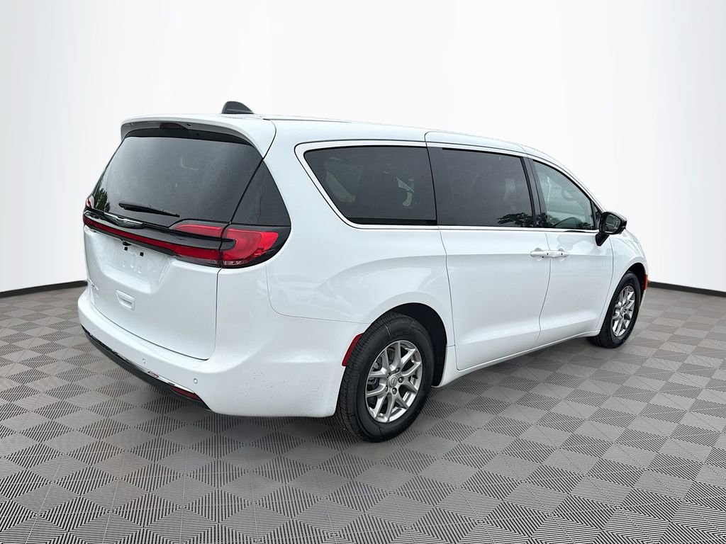 New 2026 Chrysler Pacifica Select FWD image 5